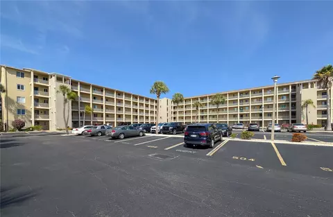 3624 Lake Bayshore Dr #K-303, Bradenton, FL 34205