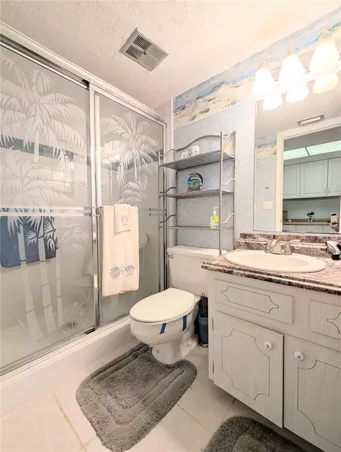 Bath - 3624 Lake Bayshore Dr #K-303, Bradenton, FL 34205 photo 4 of 5
