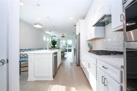 Kitchen - 9457 Shorebird Ct, Parrish, FL 34219 photo 6 of 10