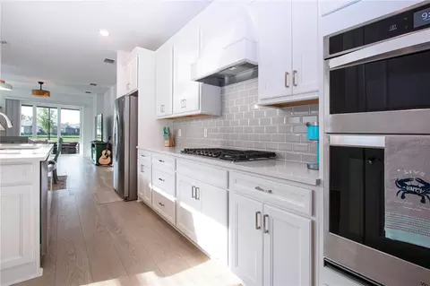 Kitchen - 9457 Shorebird Ct, Parrish, FL 34219 photo 7 of 10