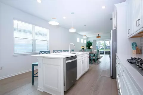 Kitchen - 9457 Shorebird Ct, Parrish, FL 34219 photo 9 of 10