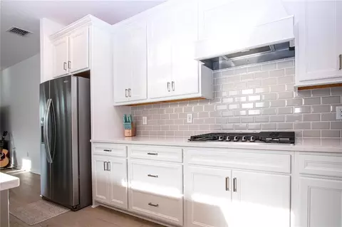 Kitchen - 9457 Shorebird Ct, Parrish, FL 34219 photo 8 of 10