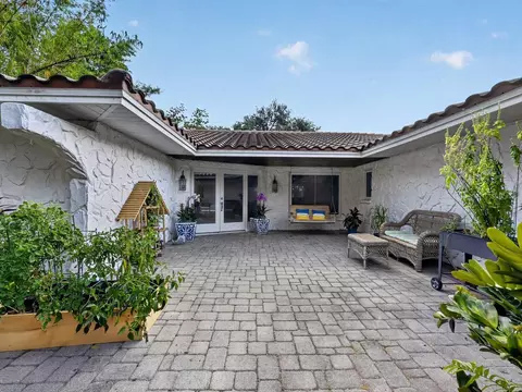 7311 Proctor Rd, Sarasota, FL 34241