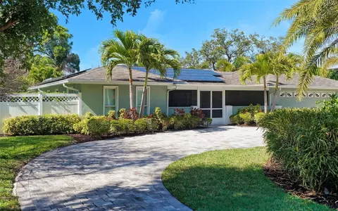 121 Holly Ave, Sarasota, FL 34243