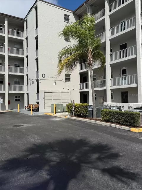 3176 Lake Bayshore Dr #319, Bradenton, FL 34205
