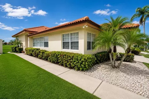 Exterior - 4310 Murfield Dr E, Bradenton, FL 34203 photo 4 of 8