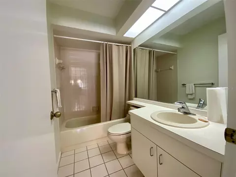 Bath - 4310 Murfield Dr E, Bradenton, FL 34203 photo 2 of 2