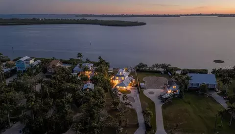 10218 46th Ave W, Bradenton, FL 34210