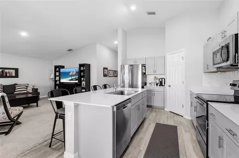 Kitchen - 12824 Bent Twig Dr, Riverview, FL 33579 photo 3 of 4