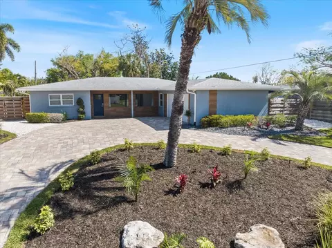 2513 Mineola Way, Sarasota, FL 34239