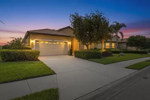 8205 Stirling Falls Cir, Sarasota, FL 34243