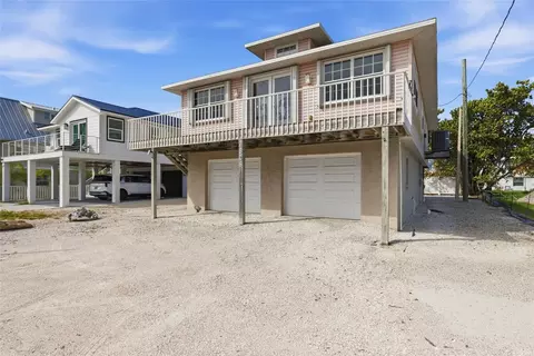 2806 Gulf Dr, Holmes Beach, FL 34217