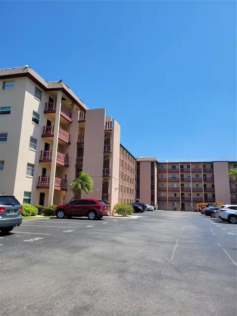 4079 Lake Bayshore Dr #308, Bradenton, FL 34205