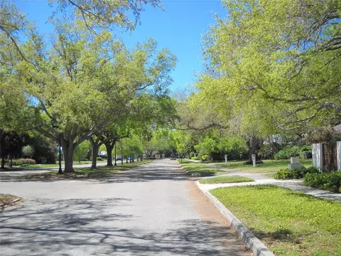 1759 Cherokee Dr, Sarasota, FL 34239