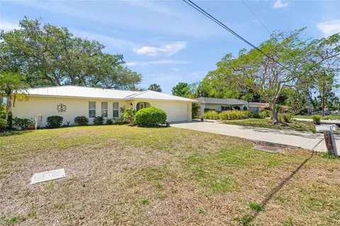 4662 Beacon Dr, Sarasota, FL 34232