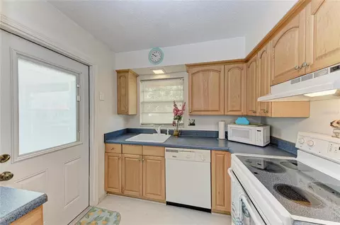 Kitchen - 3303 Chicago Ave, Bradenton, FL 34207 photo 3 of 4