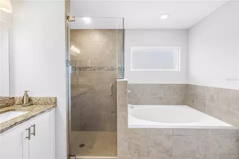 Bath - 6646 162nd Pl E, Parrish, FL 34219 photo 3 of 4