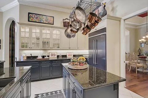 Kitchen - 448 E Macewen Dr, Osprey, FL 34229 photo 6 of 6