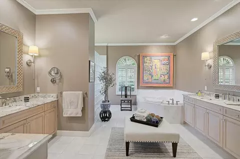 Bath - 448 E Macewen Dr, Osprey, FL 34229 photo 2 of 7