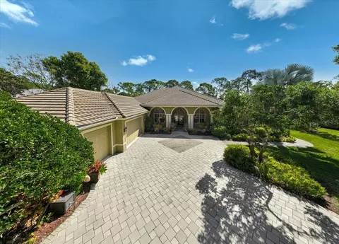 Exterior - 448 E Macewen Dr, Osprey, FL 34229 photo 2 of 10