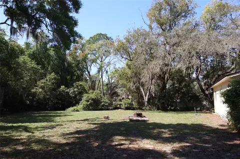 Exterior - 2024 Dixie Ave, Eustis, FL 32726 photo 4 of 5