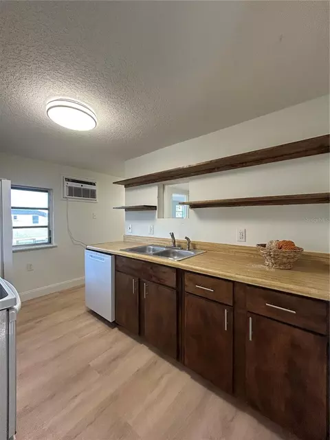 Kitchen - 2024 Dixie Ave, Eustis, FL 32726 photo 1 of 2