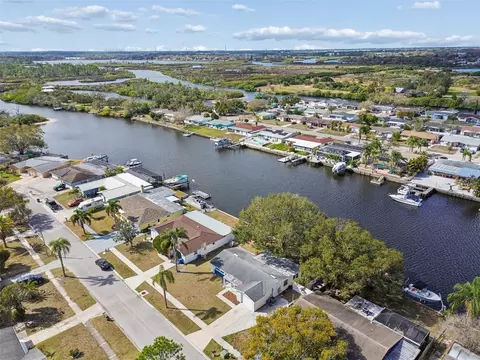 1147 Rushmore Dr, Holiday, FL 34690