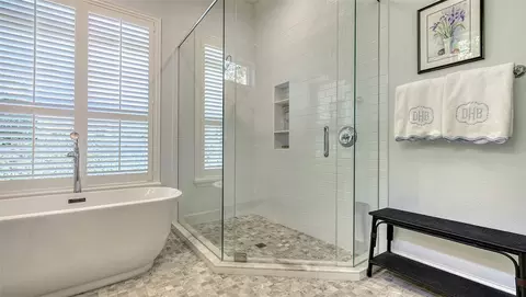 Bath - 434 Macewen Dr, Osprey, FL 34229 photo 2 of 4