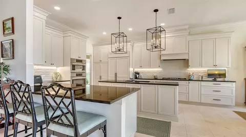 Kitchen - 434 Macewen Dr, Osprey, FL 34229 photo 1 of 7