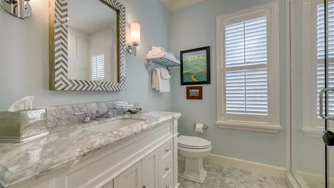 Bath - 434 Macewen Dr, Osprey, FL 34229 photo 3 of 4