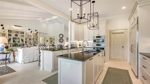 Kitchen - 434 Macewen Dr, Osprey, FL 34229 photo 3 of 7