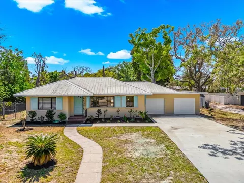 7807 Senrab Dr, Bradenton, FL 34209
