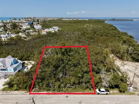 28 Th St, Holmes Beach, FL 34217