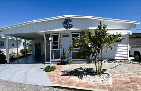 6605 Connecticut St, Bradenton, FL 34207