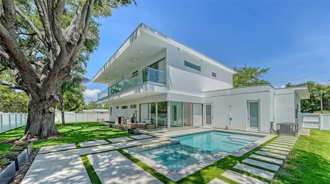 2010 Hyde Park Cir, Sarasota, FL 34239