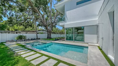 2010 Hyde Park Cir, Sarasota, FL 34239