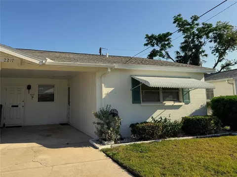 2217 Hopkins Dr W, Bradenton, FL 34207