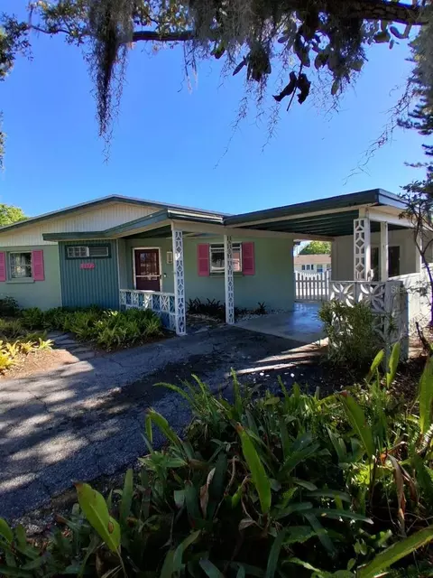 3372 Mayflower St, Sarasota, FL 34231