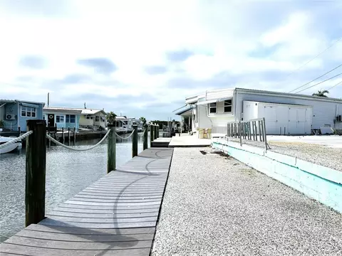 6905 W Bayou Ln, Bradenton, FL 34207