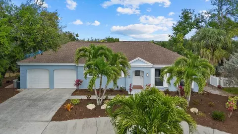 704 Tropical Cir, Sarasota, FL 34242