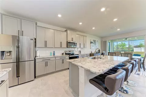 Kitchen - 5336 Grove Mill Loop, Bradenton, FL 34211 photo 4 of 5