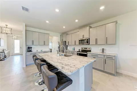 Kitchen - 5336 Grove Mill Loop, Bradenton, FL 34211 photo 2 of 5