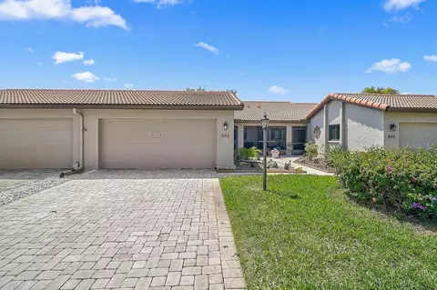 892 Country Club Cir #50, Venice, FL 34293