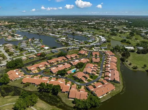 892 Country Club Cir #50, Venice, FL 34293