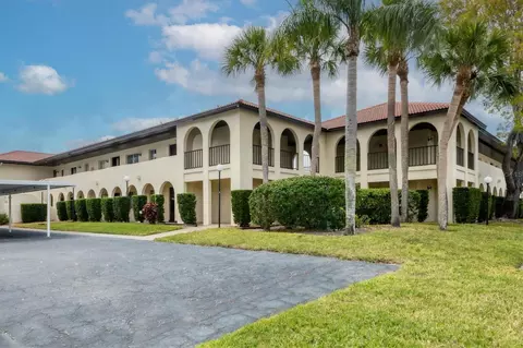 3690 Pinecrest St #114, Sarasota, FL 34232