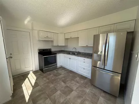 Kitchen - 1031 30th Ave E, Bradenton, FL 34208 photo 1 of 2