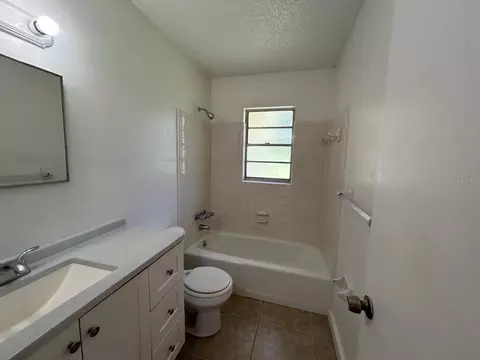 Bath - 1031 30th Ave E, Bradenton, FL 34208 photo 3 of 6