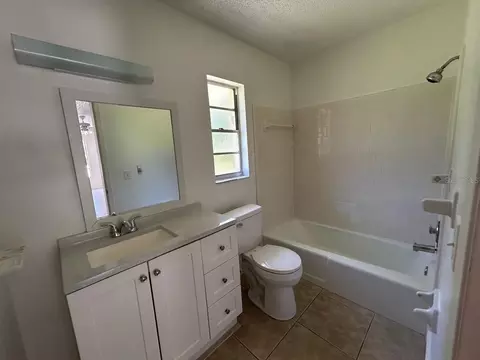 Bath - 1031 30th Ave E, Bradenton, FL 34208 photo 1 of 6