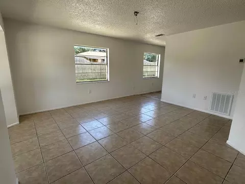 Living - 1031 30th Ave E, Bradenton, FL 34208 photo 1 of 7