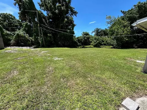 Exterior - 1031 30th Ave E, Bradenton, FL 34208 photo 3 of 6